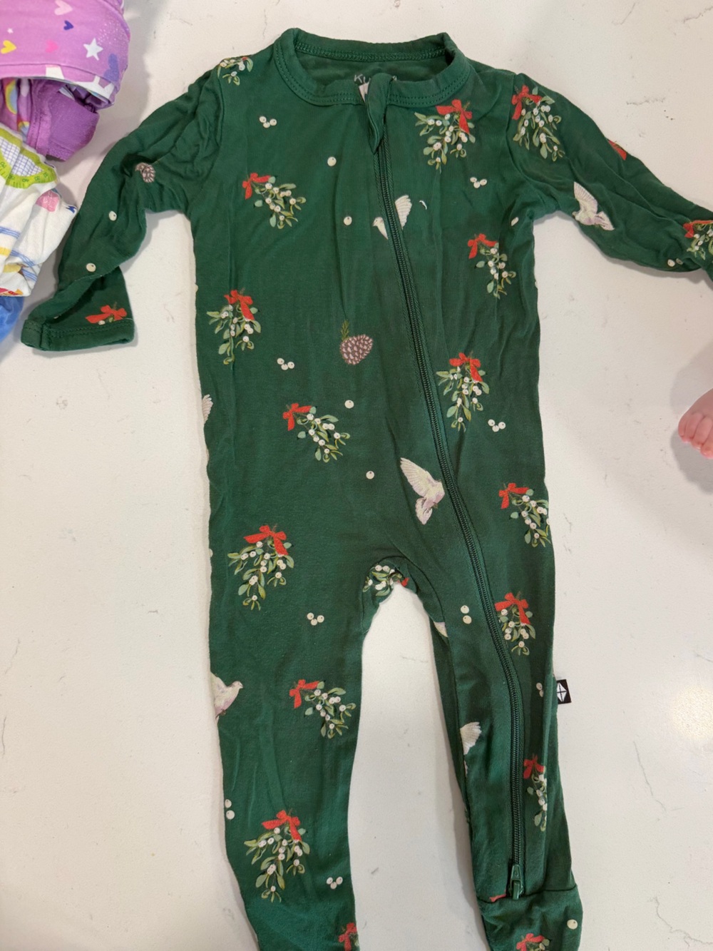 Kyte BABY Green Holiday Mistletoe Zip-Front Sleeper